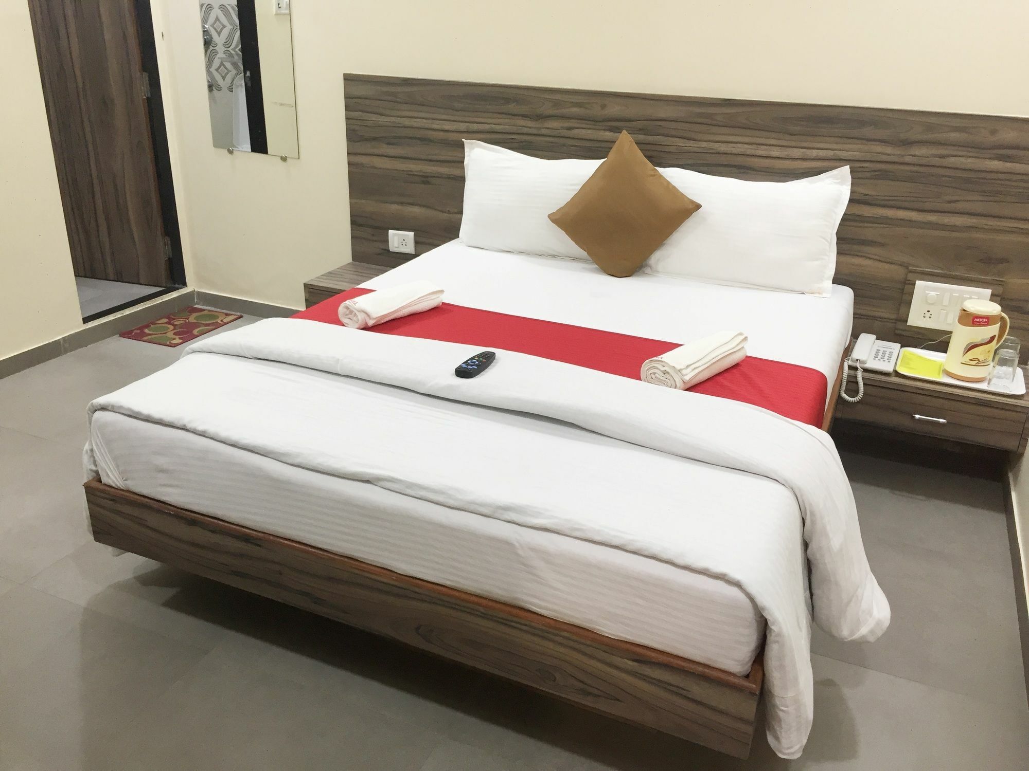 Отель Terminus Square Kurla Экстерьер фото