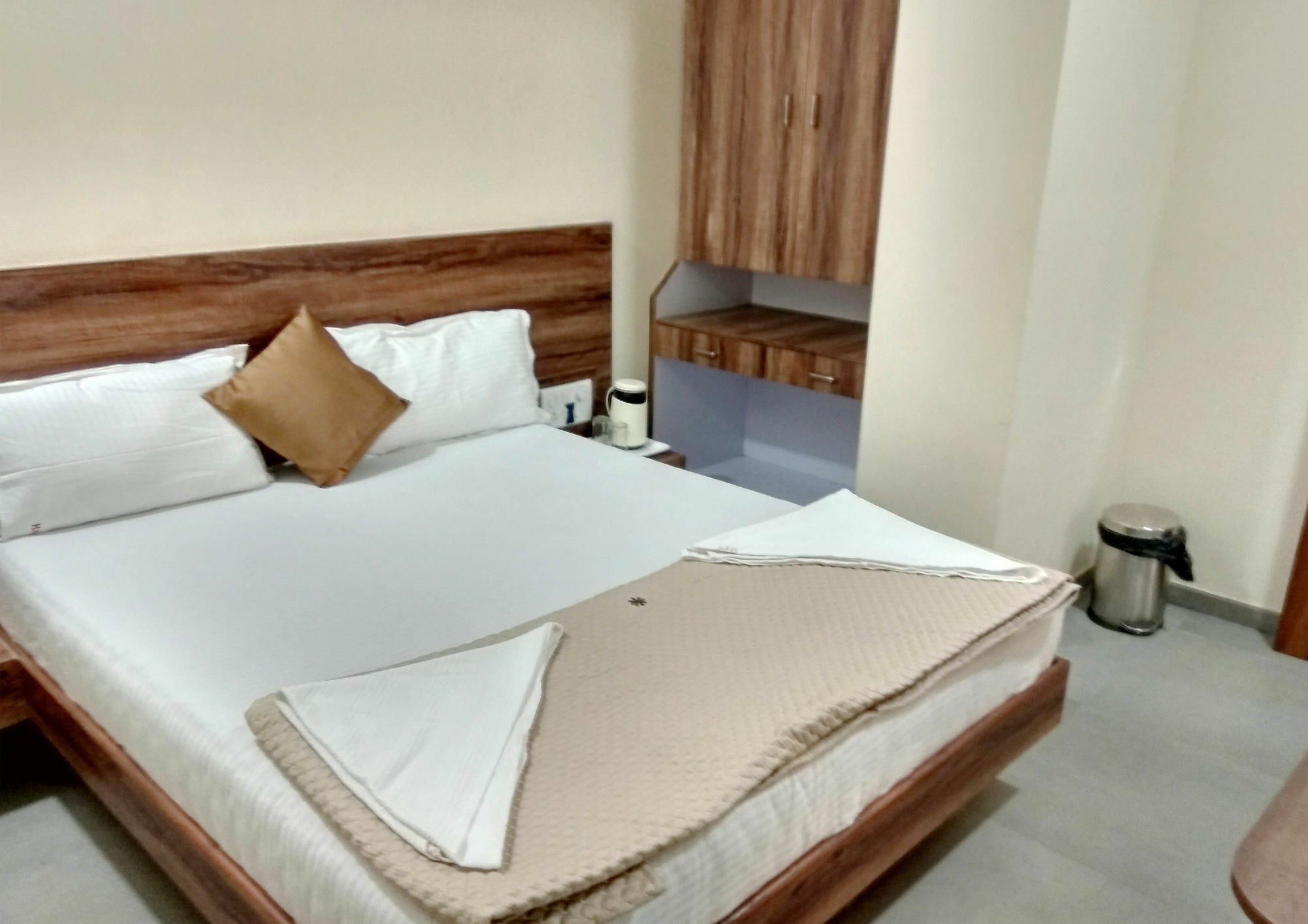 Отель Terminus Square Kurla Экстерьер фото