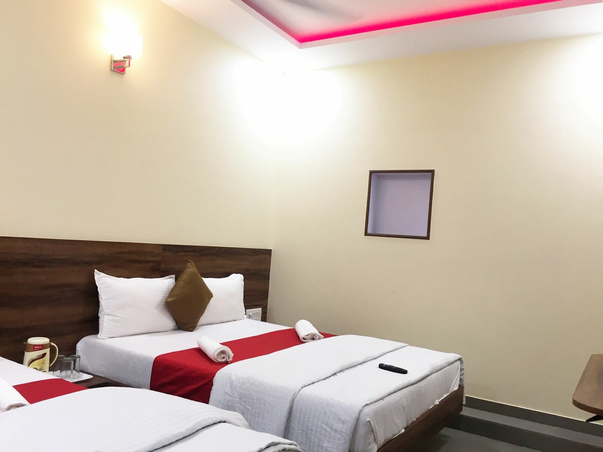 Отель Terminus Square Kurla Экстерьер фото