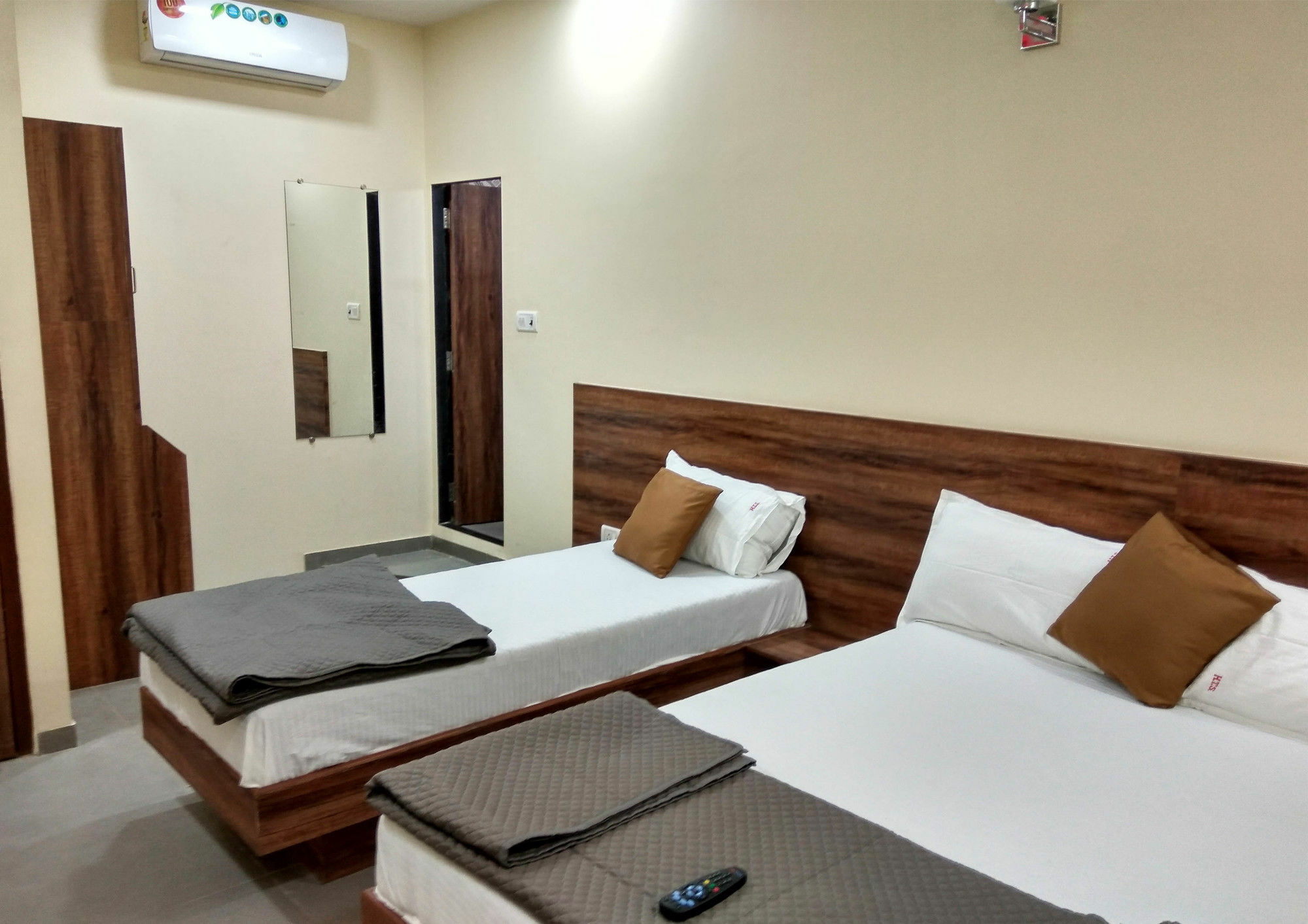 Отель Terminus Square Kurla Экстерьер фото