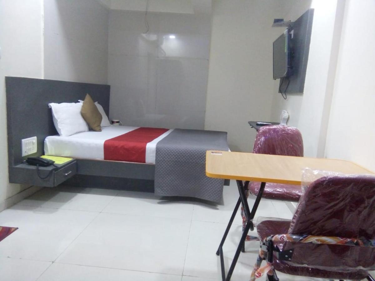 Отель Terminus Square Kurla Экстерьер фото